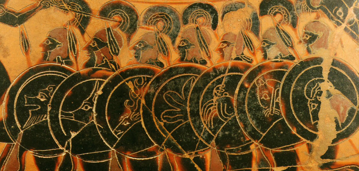 Art grec - VIe siècle av.J.-C. - détail d'un vase attique: soldats courant.&nbsp;© Musée archéologique de Naples/Aurimages