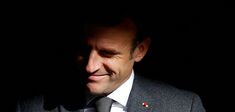 “Le Traître et le néant” : Macron est-il un héros sartrien ?