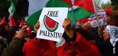 “Ils veulent vider la Palestine” : à Paris, les visages pluriels de la cause palestinienne défilent