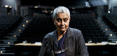Gayatri Spivak : “Les soi-disant chefs militaires de la Birmanie détruisent délibérément les meilleurs parmi les jeunes”