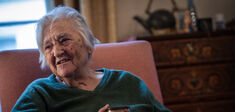 “La plus géniale, c’était elle !” L’artiste Etel Adnan vue par Yves Michaud