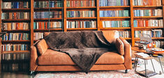 Syndrome "tsundoku" : est-il grave de ne pas lire les livres qu'on achète ?