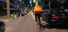 Une journée à suivre un livreur à vélo