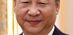 François Bougon. “Xi Jinping, un conservateur qui mêle les héritages communiste et impérial”