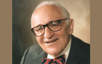Qui était Murray Rothbard, le maître à penser “paléo-libertarien” de Javier Milei ?