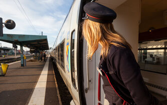 Le train, un théâtre mobile où Sartre côtoie Jankélévitch