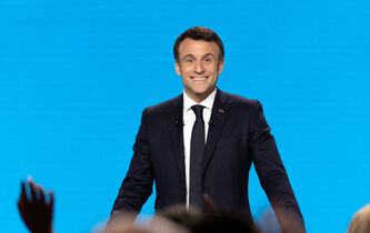 Emmanuel Macron : l’“humilité” et l’“enthousiasme”, un grand écart impossible ?