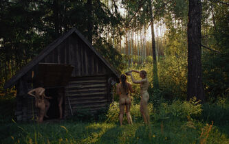 “Smoke Sauna Sisterhood” : l’endurance universelle des femmes contée depuis un sauna estonien